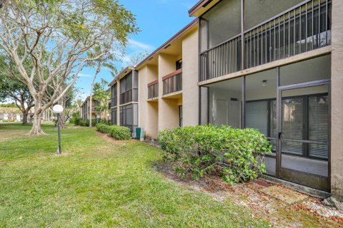 Condo in Deerfield Beach, Florida, 2 bedrooms  № 1154302 - photo 1