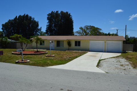 Villa ou maison à vendre à Palm Springs, Floride: 4 chambres, 161.28 m2 № 1154678 - photo 1