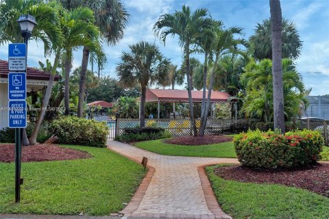 Condo in Lauderhill, Florida, 1 bedroom  № 1304832 - photo 6