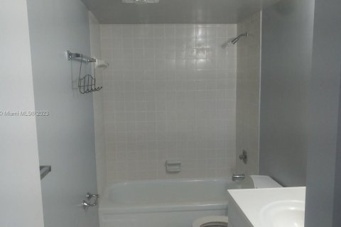 Condominio en venta en Lauderhill, Florida, 1 dormitorio, 77.39 m2 № 1304832 - foto 14