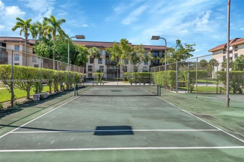 Condo in Lauderhill, Florida, 1 bedroom  № 1304832 - photo 4