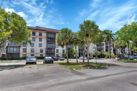 Condo in Lauderhill, Florida, 1 bedroom  № 1304832 - photo 2