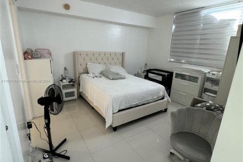 Condominio en alquiler en Miami, Florida, 1 dormitorio, 62.24 m2 № 1368673 - foto 2