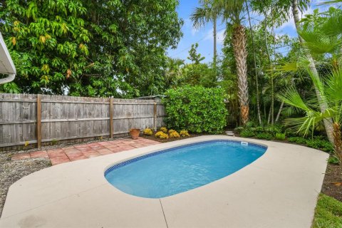 House in West Palm Beach, Florida 3 bedrooms, 100.33 sq.m. № 686441 - photo 9