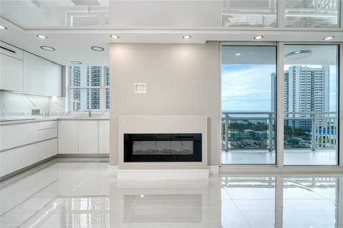 Copropriété à vendre à Hallandale Beach, Floride: 3 chambres, 122.17 m2 № 1364091 - photo 9