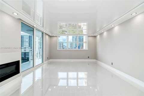 Condo in Hallandale Beach, Florida, 3 bedrooms  № 1364091 - photo 2