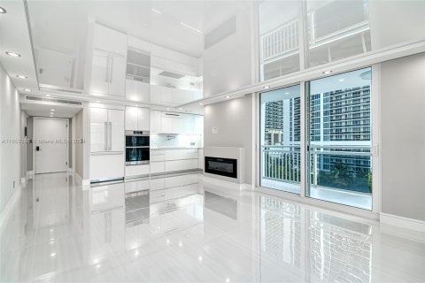 Condo in Hallandale Beach, Florida, 3 bedrooms  № 1364091 - photo 4