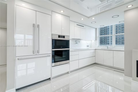 Copropriété à vendre à Hallandale Beach, Floride: 3 chambres, 122.17 m2 № 1364091 - photo 5