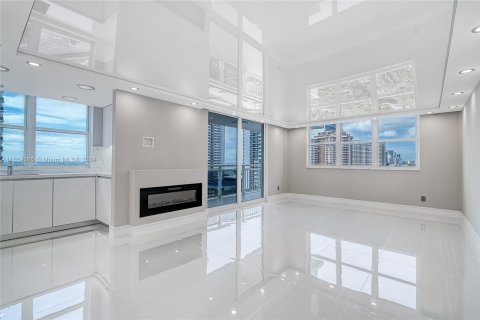 Copropriété à vendre à Hallandale Beach, Floride: 3 chambres, 122.17 m2 № 1364091 - photo 1