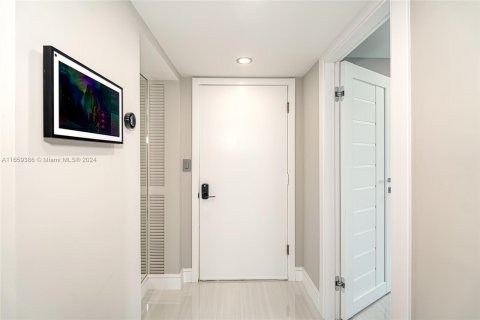 Copropriété à vendre à Hallandale Beach, Floride: 3 chambres, 122.17 m2 № 1364091 - photo 10