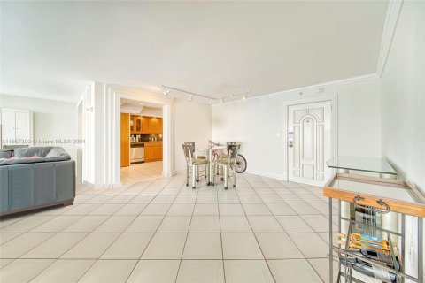 Copropriété à vendre à Miami, Floride: 2 chambres, 116.03 m2 № 1362387 - photo 13