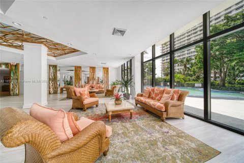 Copropriété à vendre à Miami, Floride: 2 chambres, 116.03 m2 № 1362387 - photo 25