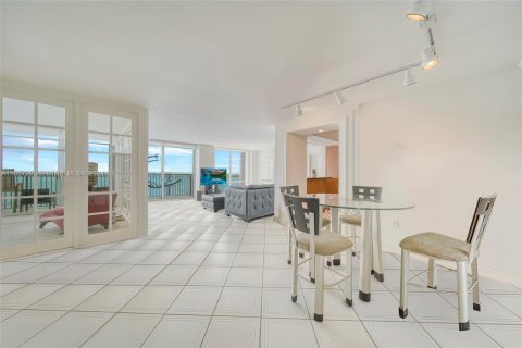 Copropriété à vendre à Miami, Floride: 2 chambres, 116.03 m2 № 1362387 - photo 9