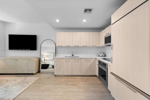 Condo in Miami, Florida, 1 bedroom  № 1403026 - photo 14