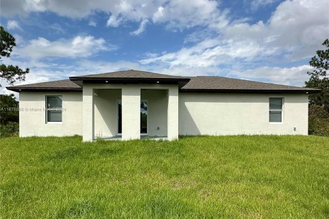 House in Lehigh Acres, Florida 4 bedrooms № 1403024 - photo 4