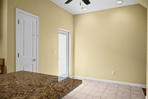 Townhouse in Tampa, Florida 3 bedrooms, 215.72 sq.m. № 964694 - photo 28