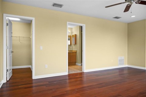 Townhouse in Tampa, Florida 3 bedrooms, 215.72 sq.m. № 964694 - photo 15