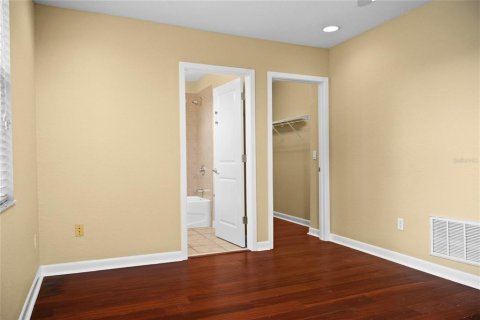 Townhouse in Tampa, Florida 3 bedrooms, 215.72 sq.m. № 964694 - photo 20