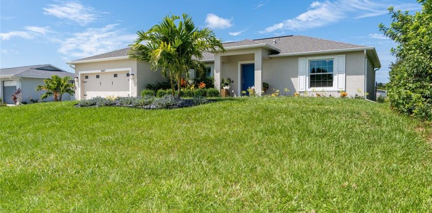 House in Englewood, Florida 3 bedrooms, 152.36 sq.m. № 1369358