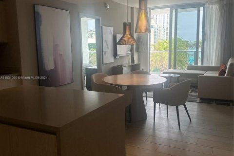 Condo in Hollywood, Florida, 2 bedrooms  № 1006952 - photo 13