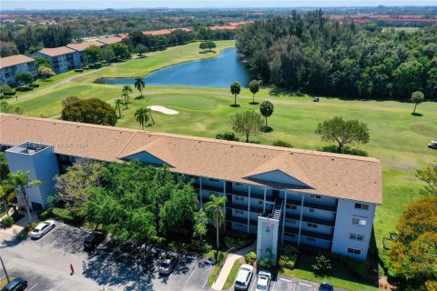 Condo in Pembroke Pines, Florida, 2 bedrooms  № 1101666 - photo 19