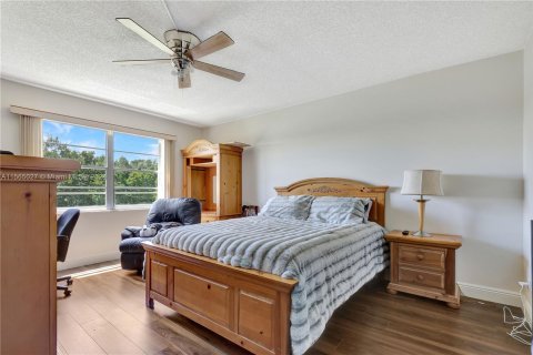 Copropriété à vendre à Pembroke Pines, Floride: 2 chambres, 110.74 m2 № 1101666 - photo 12