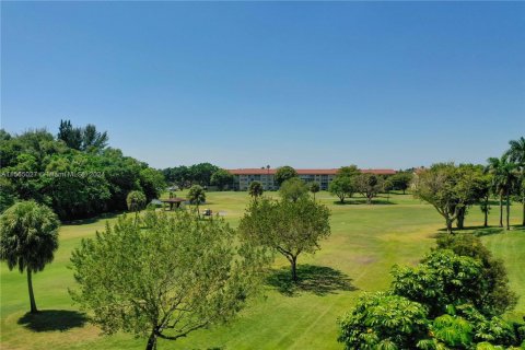 Condo in Pembroke Pines, Florida, 2 bedrooms  № 1101666 - photo 18