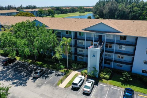 Condo in Pembroke Pines, Florida, 2 bedrooms  № 1101666 - photo 22