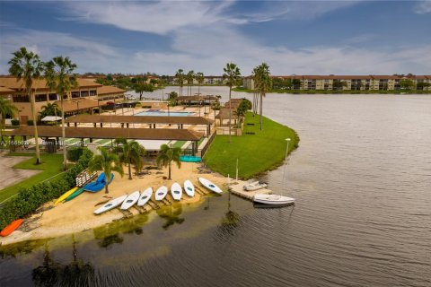 Copropriété à vendre à Pembroke Pines, Floride: 2 chambres, 110.74 m2 № 1101666 - photo 24