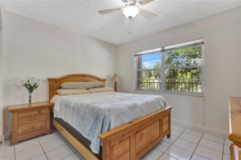 Copropriété à vendre à Pembroke Pines, Floride: 2 chambres, 110.74 m2 № 1101666 - photo 14