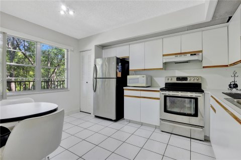 Copropriété à vendre à Pembroke Pines, Floride: 2 chambres, 110.74 m2 № 1101666 - photo 7