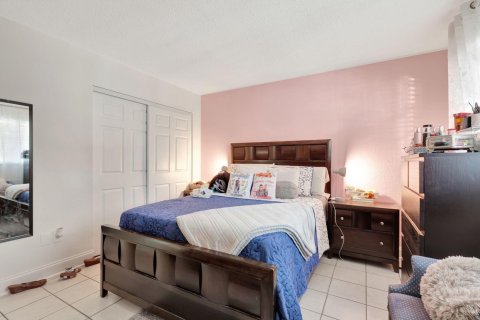 Immobilier commercial à vendre à Lake Worth, Floride: 158.4 m2 № 1132900 - photo 3