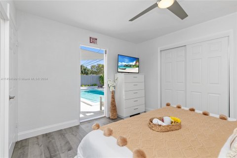 House in Hollywood, Florida 3 bedrooms, 118.91 sq.m. № 1393449 - photo 26