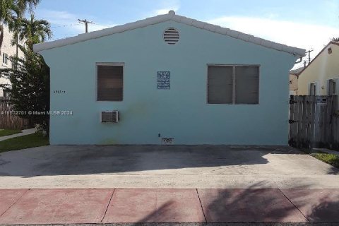 Commercial property in Miami Beach, Florida 186.64 sq.m. № 1393446 - photo 2