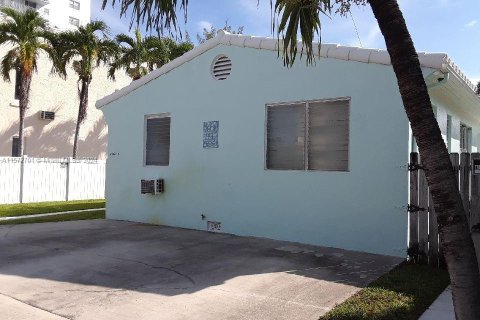 Commercial property in Miami Beach, Florida 186.64 sq.m. № 1393446 - photo 3