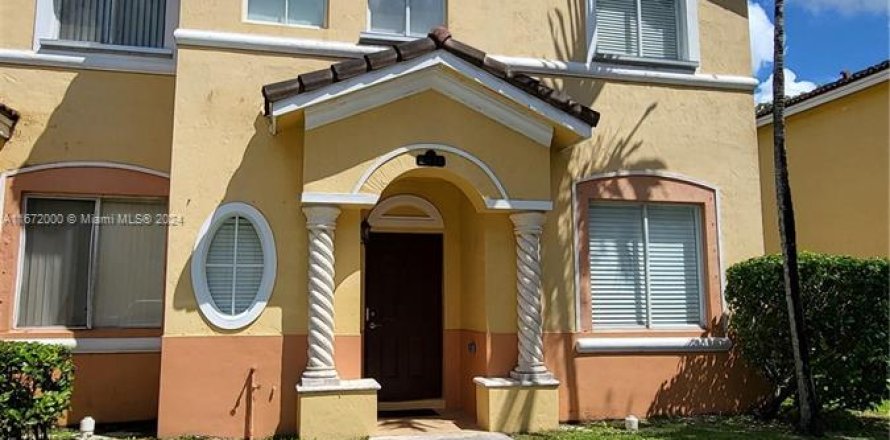 Townhouse in Homestead, Florida 3 bedrooms, 132.2 sq.m. № 1393662