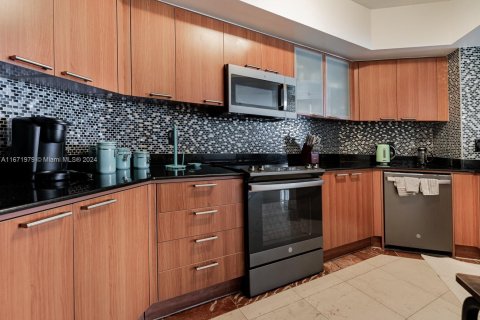 Condo in Sunny Isles Beach, Florida, 2 bedrooms  № 1393658 - photo 18