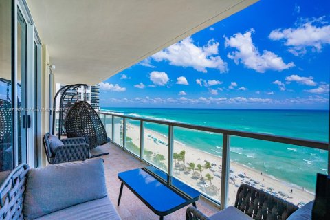 Condo in Sunny Isles Beach, Florida, 2 bedrooms  № 1393658 - photo 12