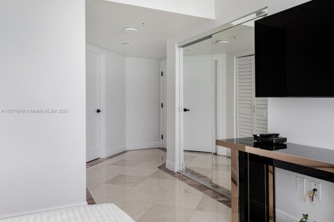 Condo in Sunny Isles Beach, Florida, 2 bedrooms  № 1393658 - photo 21