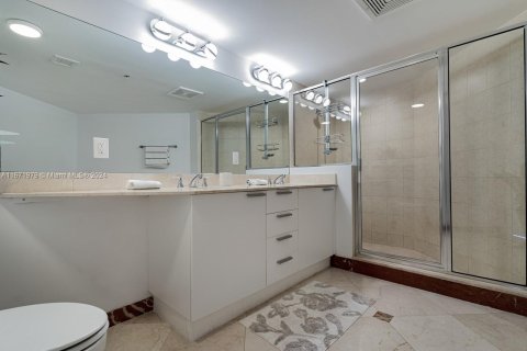 Condo in Sunny Isles Beach, Florida, 2 bedrooms  № 1393658 - photo 23