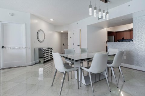 Condo in Sunny Isles Beach, Florida, 2 bedrooms  № 1393658 - photo 4