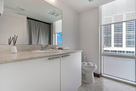 Condo in Sunny Isles Beach, Florida, 2 bedrooms  № 1393658 - photo 28