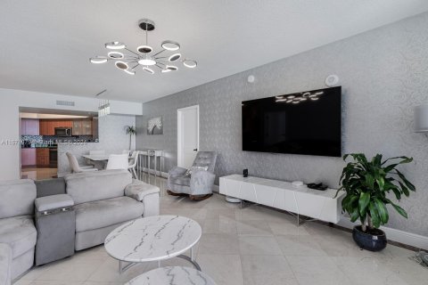 Condo in Sunny Isles Beach, Florida, 2 bedrooms  № 1393658 - photo 9