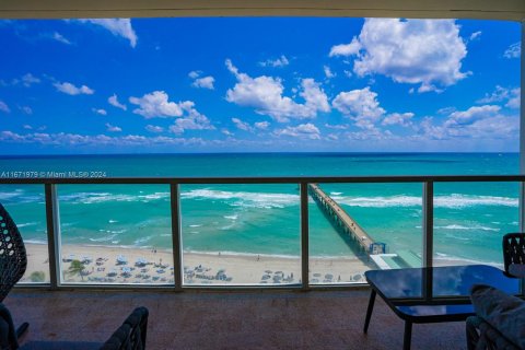 Condo in Sunny Isles Beach, Florida, 2 bedrooms  № 1393658 - photo 30