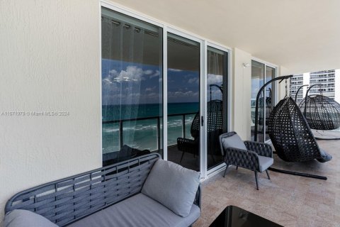 Condo in Sunny Isles Beach, Florida, 2 bedrooms  № 1393658 - photo 10