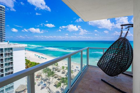 Condo in Sunny Isles Beach, Florida, 2 bedrooms  № 1393658 - photo 11