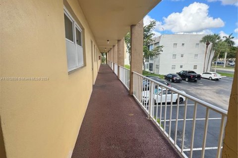 Copropriété à vendre à Sunrise, Floride: 1 chambre, 59.46 m2 № 1234575 - photo 13