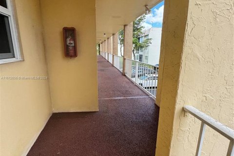 Copropriété à vendre à Sunrise, Floride: 1 chambre, 59.46 m2 № 1234575 - photo 15