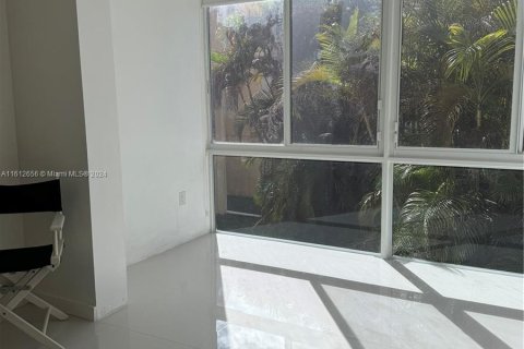 Condominio en venta en Sunrise, Florida, 1 dormitorio, 59.46 m2 № 1234575 - foto 3