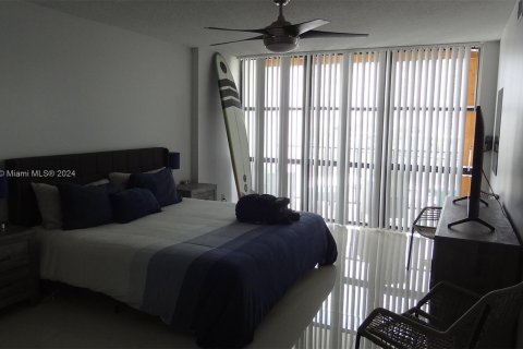 Copropriété à louer à Hallandale Beach, Floride: 1 chambre, 99.87 m2 № 1369262 - photo 7